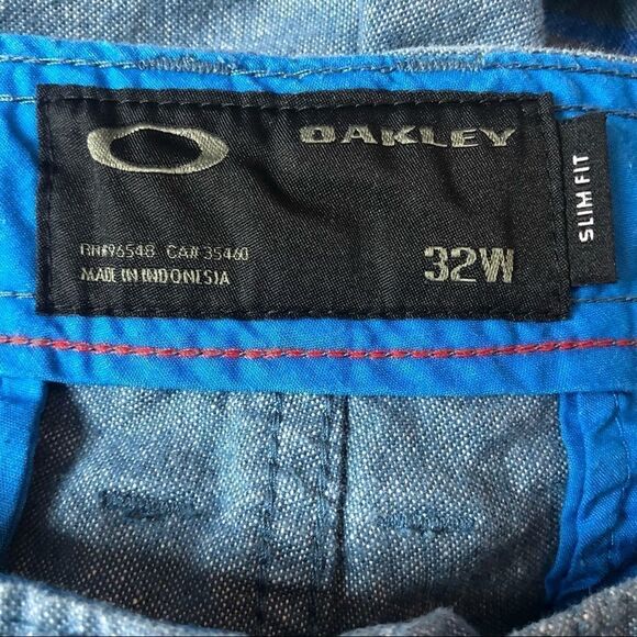 Oakley Blue Striped Bermuda Shorts Slim Fit Size 32 Travel Vacation Beach - Picture 7 of 7